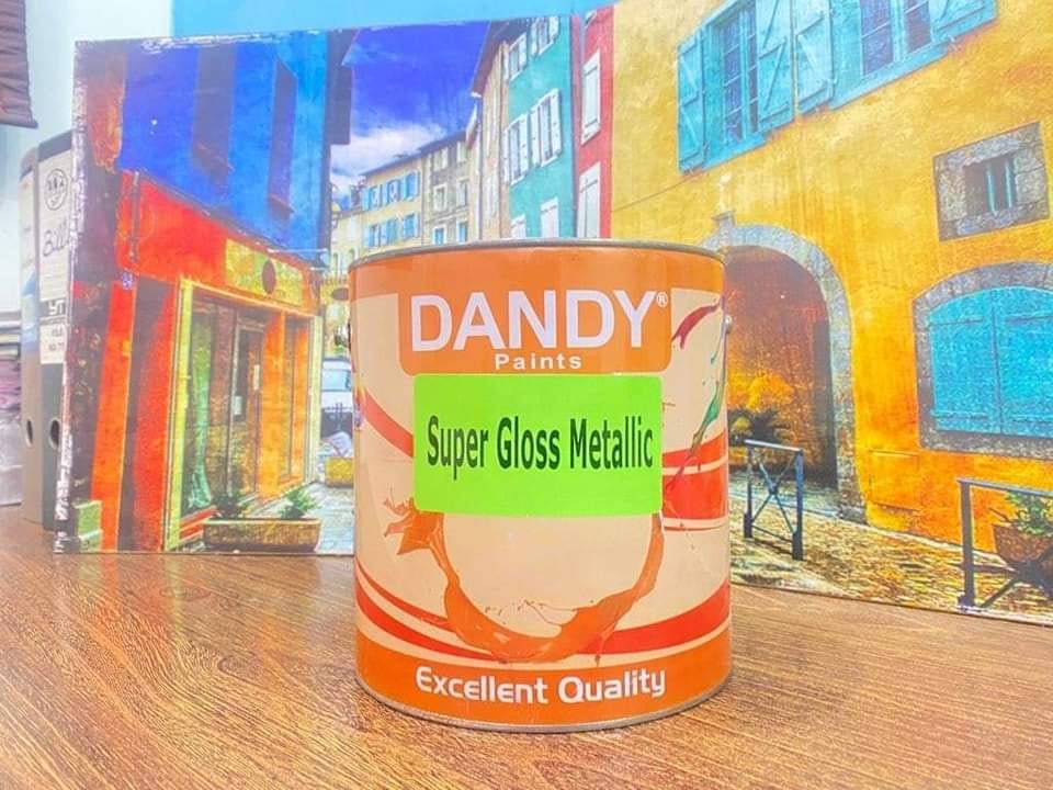 Super Gloss Metallic paint can showing shiny metallic finish, ideal for interior and exterior surfaces